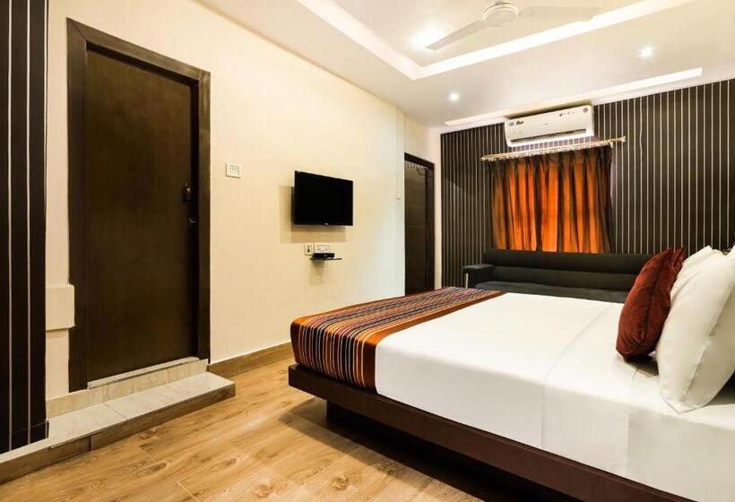 اتاق خانوادگی, Mount Embassy