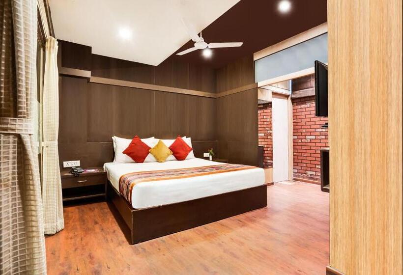 سوییت, Mount Embassy