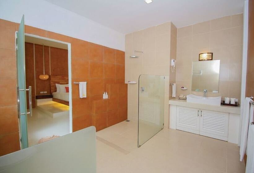 Полулюкс, Summer Luxury Beach Resort & Spa