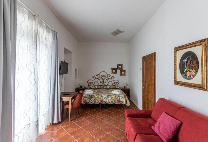 Трехместный Номер Стандарт Вид на Сад, La Locanda Di Adele  Il Giardinetto B&b