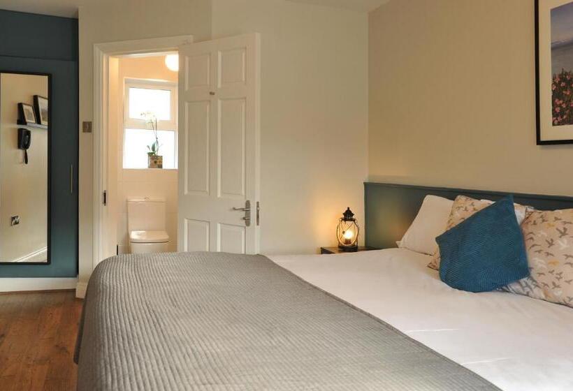 اتاق استاندارد, The Gateway Lodge