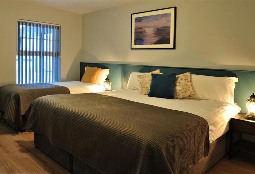 اتاق استاندارد سه نفره, The Gateway Lodge