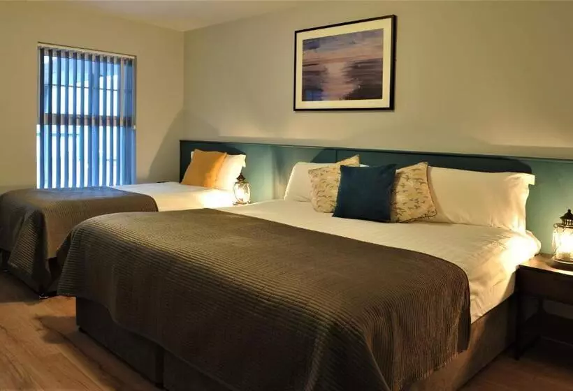 اتاق استاندارد سه نفره, The Gateway Lodge