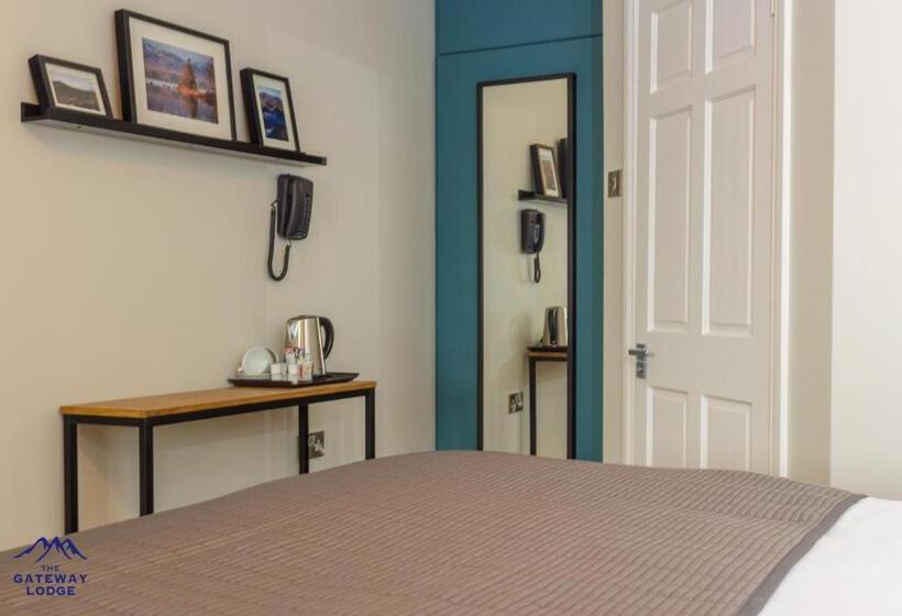 اتاق استاندارد سه نفره, The Gateway Lodge