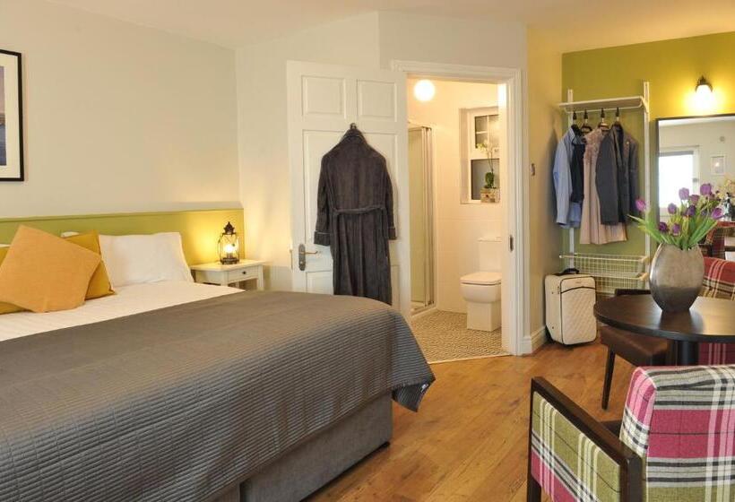 اتاق استاندارد سه نفره, The Gateway Lodge