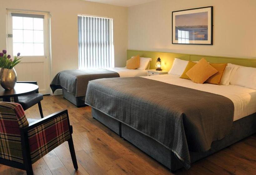 اتاق استاندارد سه نفره, The Gateway Lodge