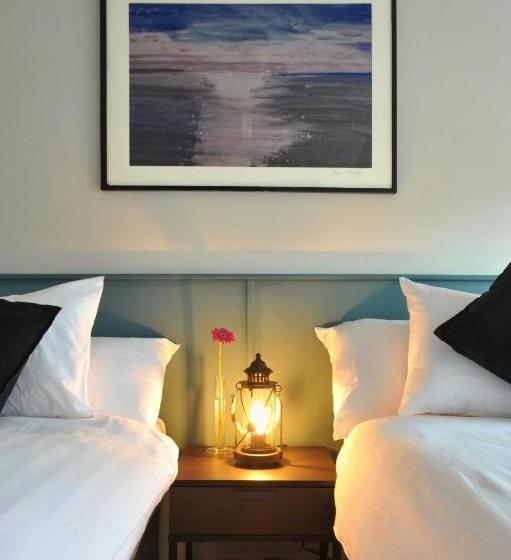 اتاق استاندارد, The Gateway Lodge