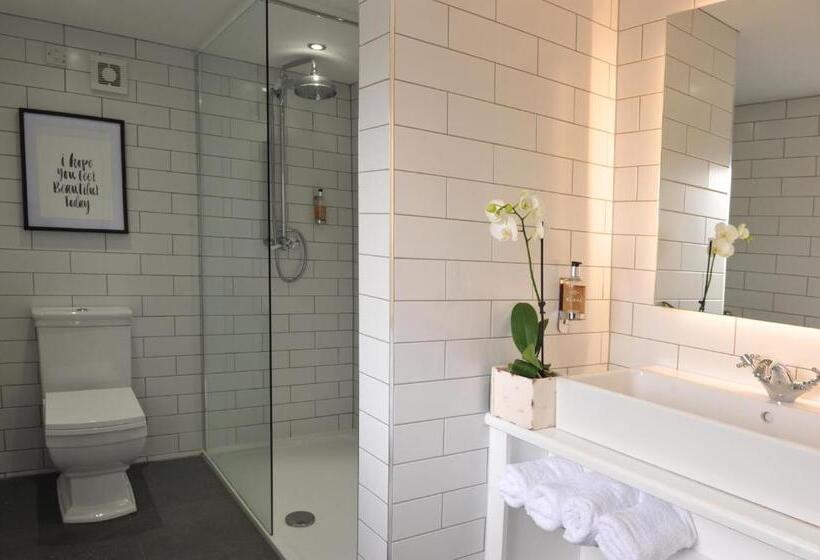 اتاق لوکس با تخت بزرگ, The Gateway Lodge