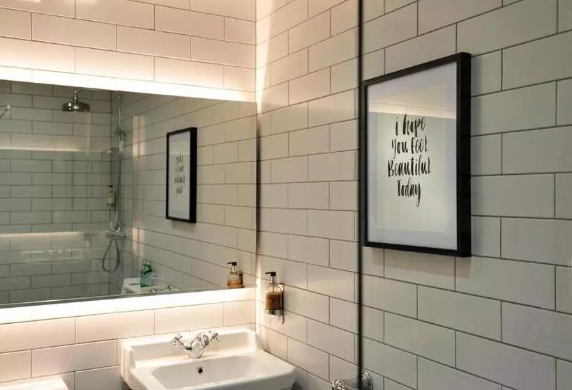 اتاق لوکس با تخت بزرگ, The Gateway Lodge