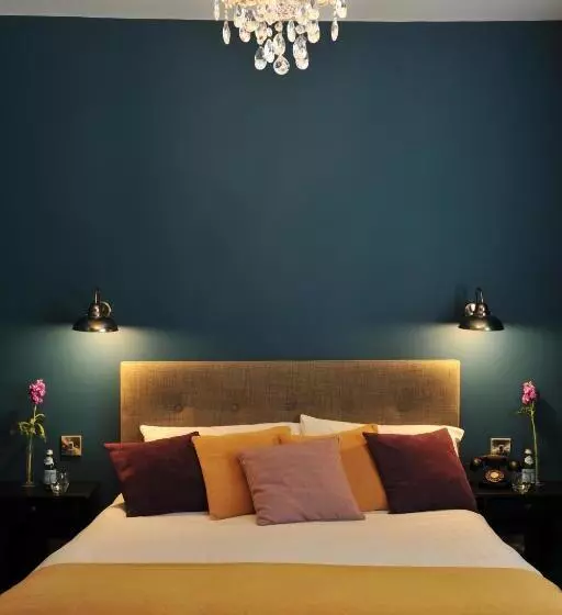 اتاق لوکس با تخت بزرگ, The Gateway Lodge