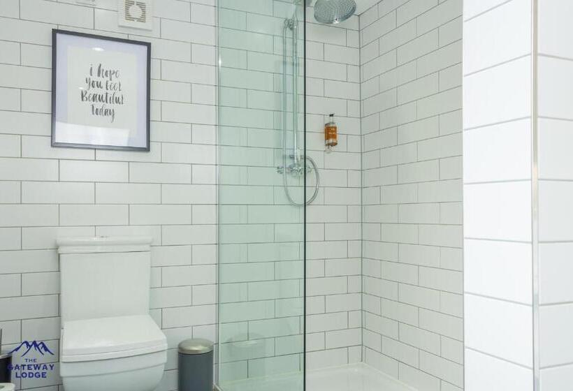 اتاق لوکس با تخت بزرگ, The Gateway Lodge