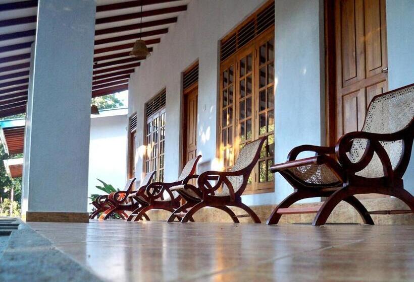 Номер Deluxe, Le Grand Meaulnes