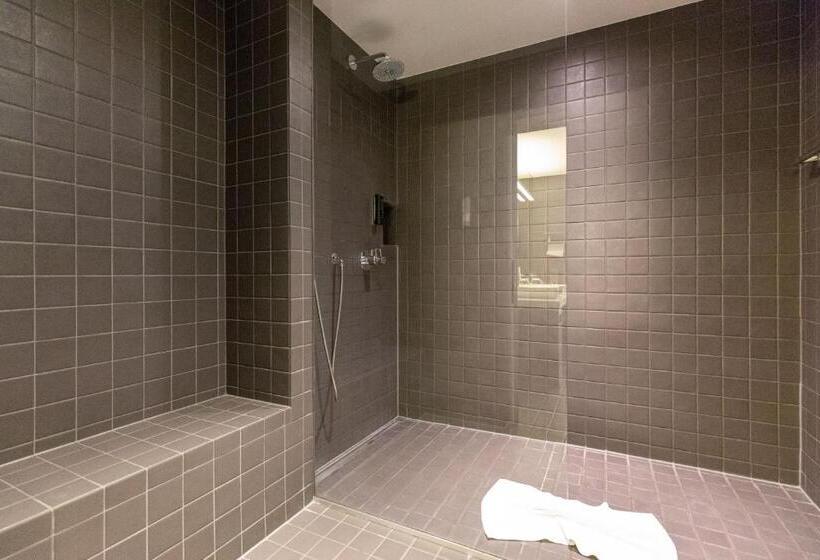 스탠다드 룸 공동 욕실, By Hyve Basel