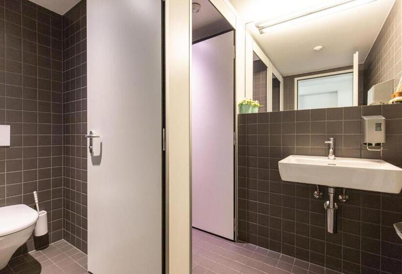 스탠다드 룸 공동 욕실, By Hyve Basel