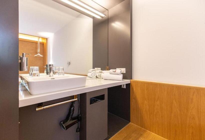 스탠다드 룸 공동 욕실, By Hyve Basel