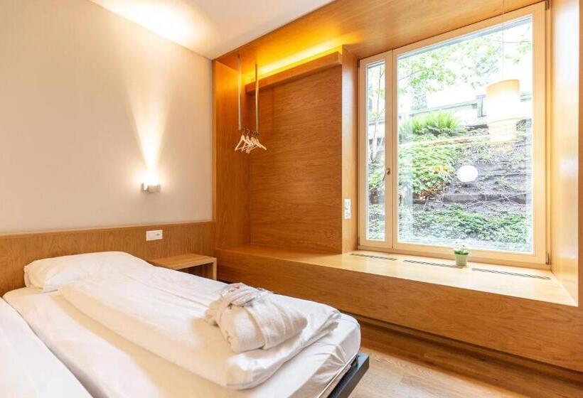 스탠다드 룸 공동 욕실, By Hyve Basel