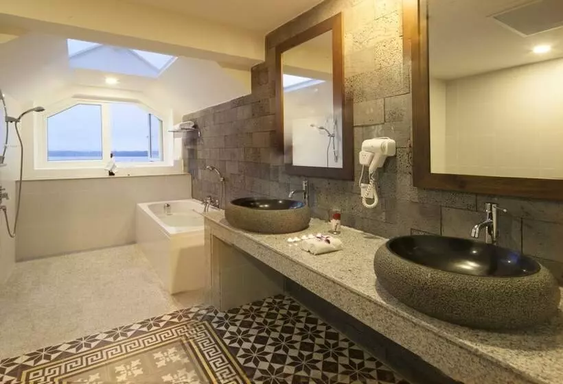 سوئیت با چشم‌انداز رودخانه, Ben Tre Riverside Resort