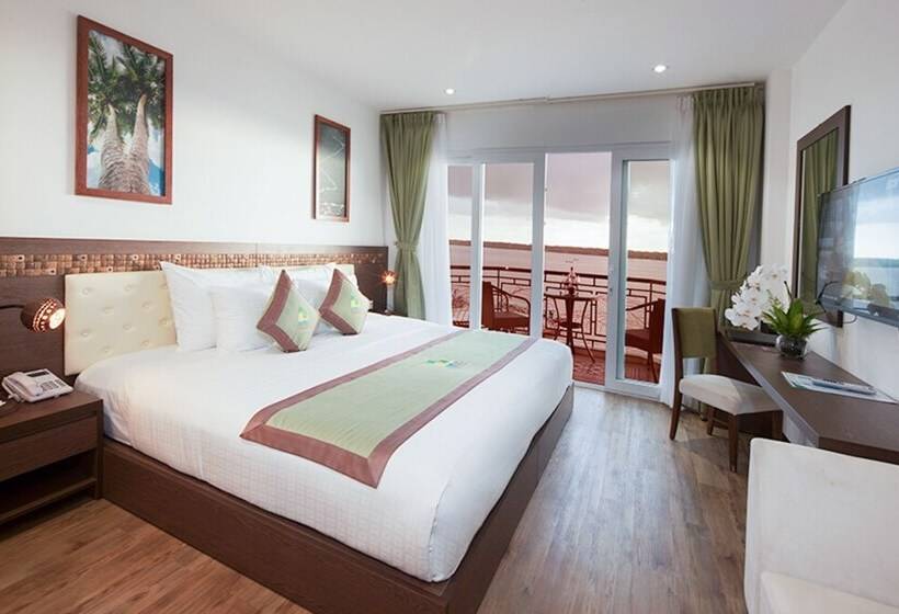 Deluxe room with river view, Ben Tre Riverside Resort