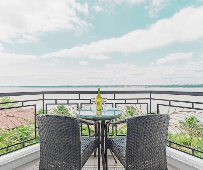 Deluxe room with river view, Ben Tre Riverside Resort