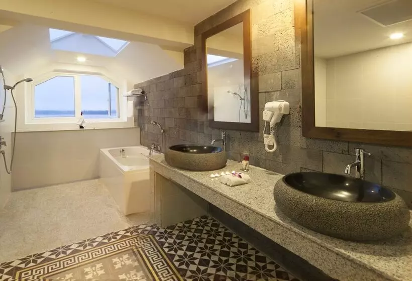 سوئیت با چشم‌انداز رودخانه, Ben Tre Riverside Resort