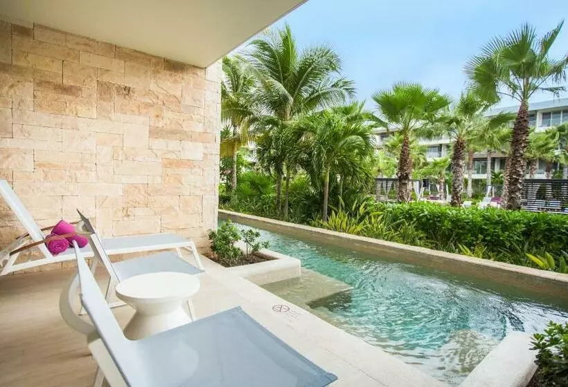 キングサイズベッドのジュニアスイート, Breathless Riviera Cancun Resort & Spa   Adults Only   All Inclusive