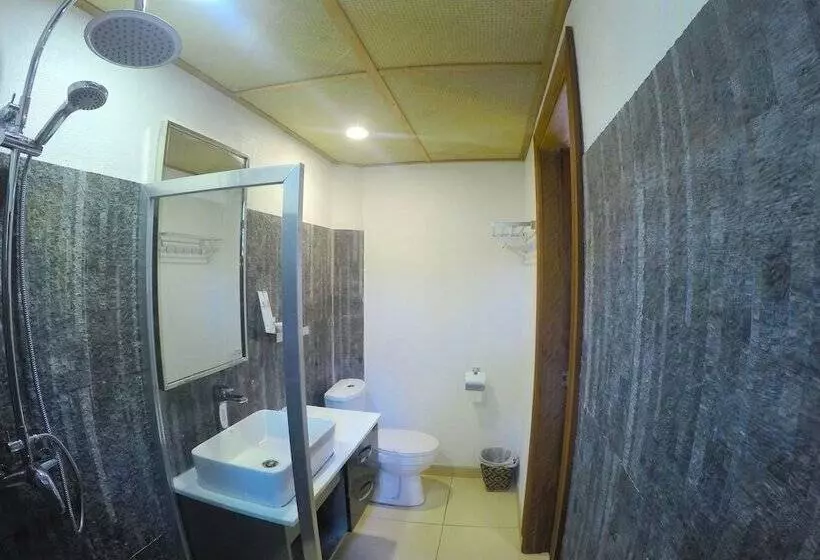 اتاق لوکس با چشم‌انداز دریا, Chindonan Dive And Beach Resort