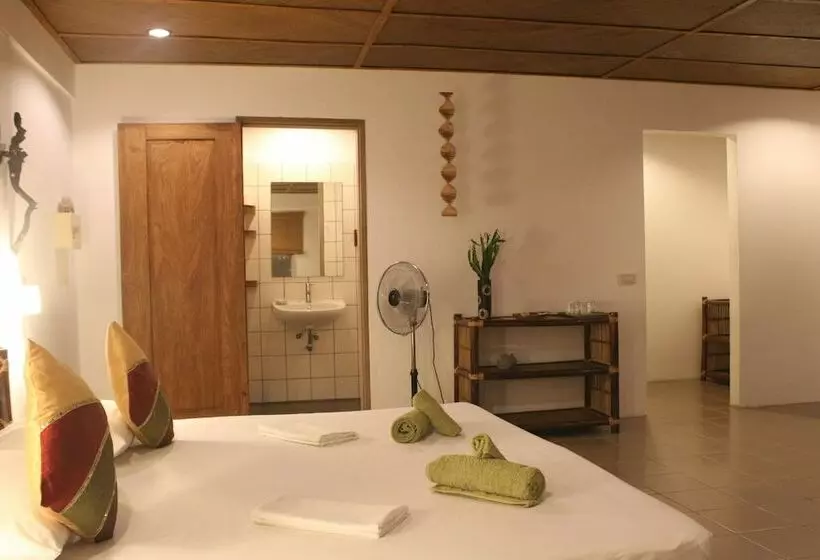 اتاق لوکس با چشم‌انداز دریا, Chindonan Dive And Beach Resort