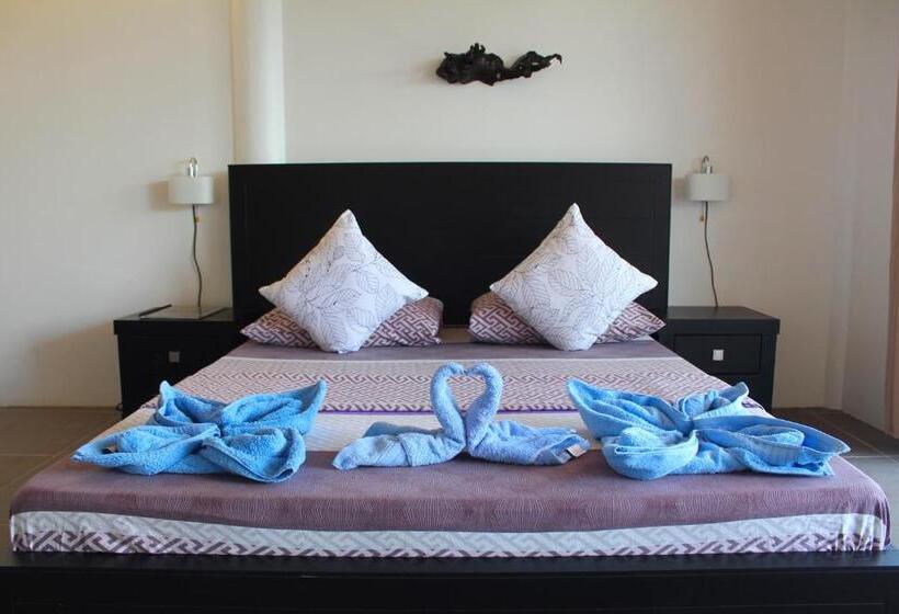 اتاق سوپریور با چشم‌انداز دریا, Chindonan Dive And Beach Resort