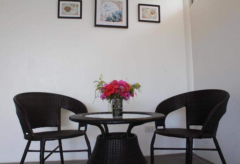 اتاق سوپریور با چشم‌انداز دریا, Chindonan Dive And Beach Resort