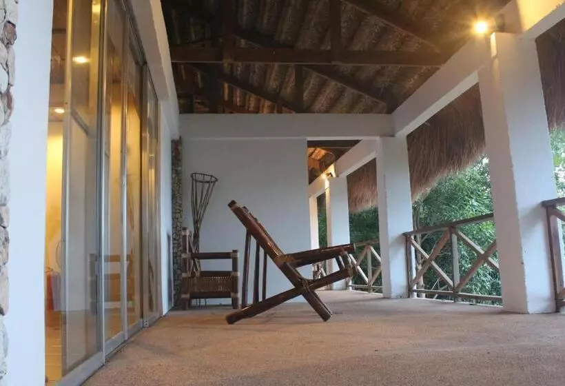 اتاق لوکس با چشم‌انداز باغ, Chindonan Dive And Beach Resort