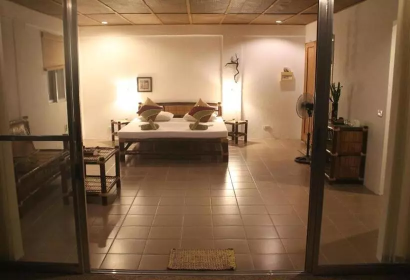 اتاق لوکس با چشم‌انداز باغ, Chindonan Dive And Beach Resort