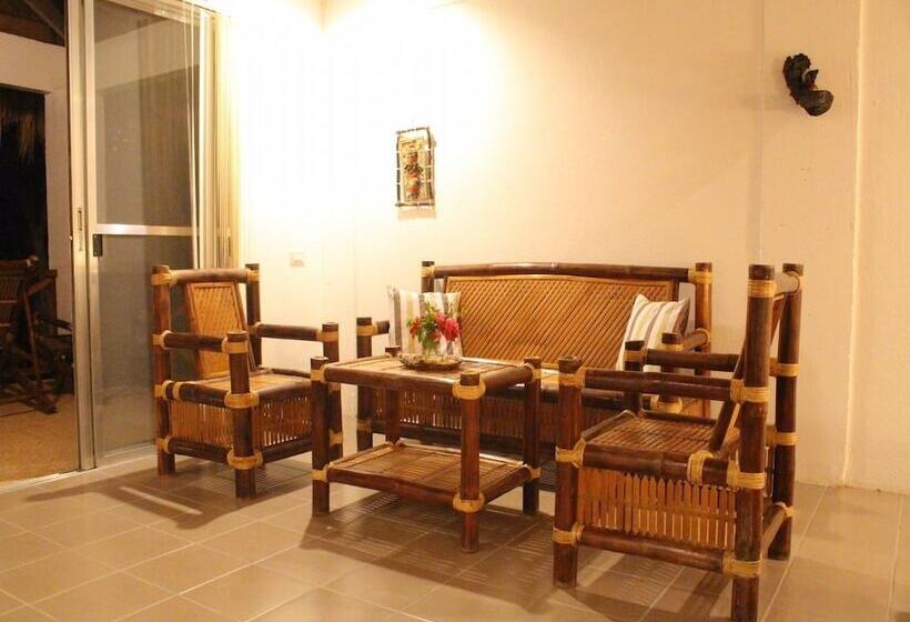 اتاق لوکس با چشم‌انداز دریا, Chindonan Dive And Beach Resort