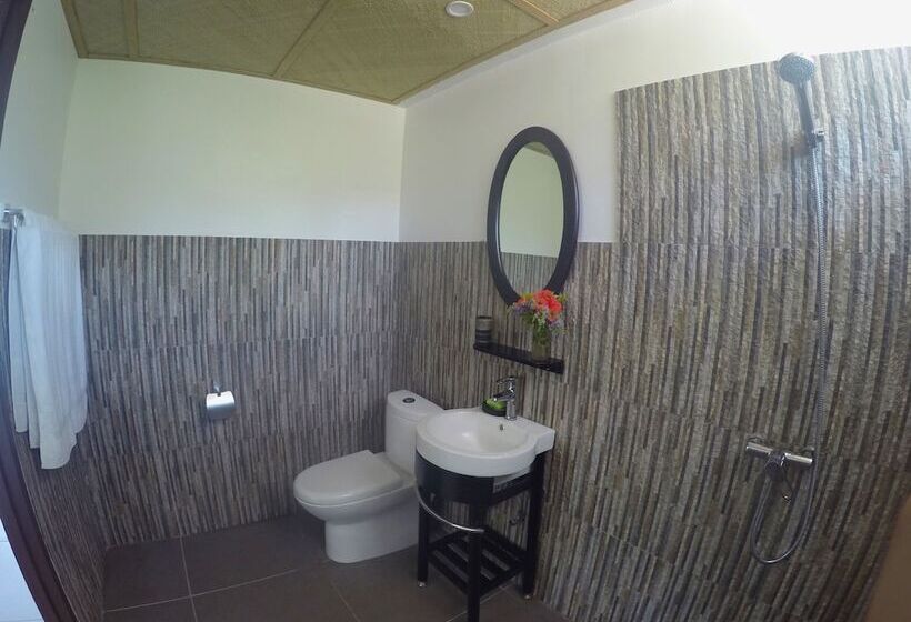 اتاق سوپریور با چشم‌انداز دریا, Chindonan Dive And Beach Resort