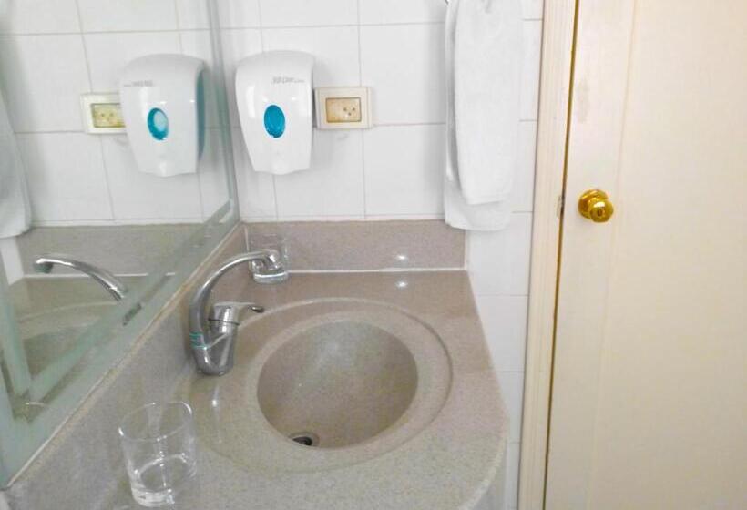 اتاق استاندارد سه نفره, City Inn Palace