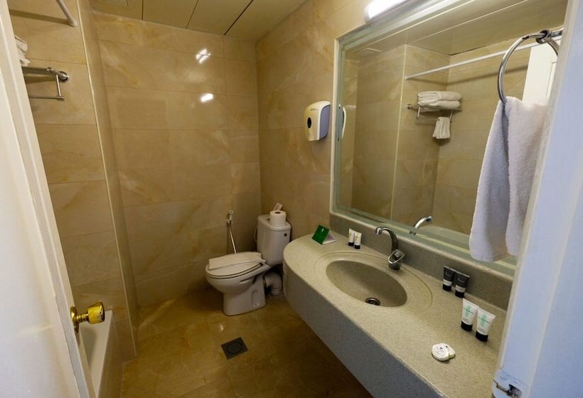 اتاق استاندارد سه نفره, City Inn Palace