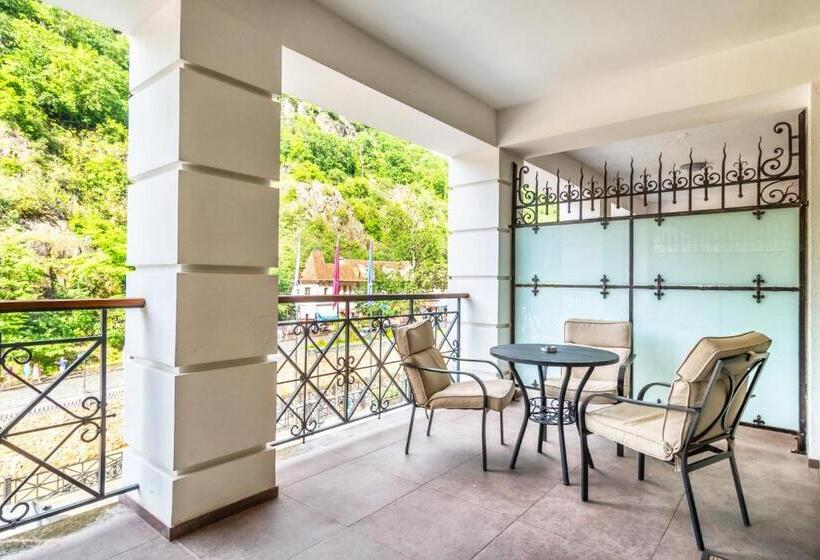 اتاق پرمیوم, Crowne Plaza   Borjomi, An Ihg