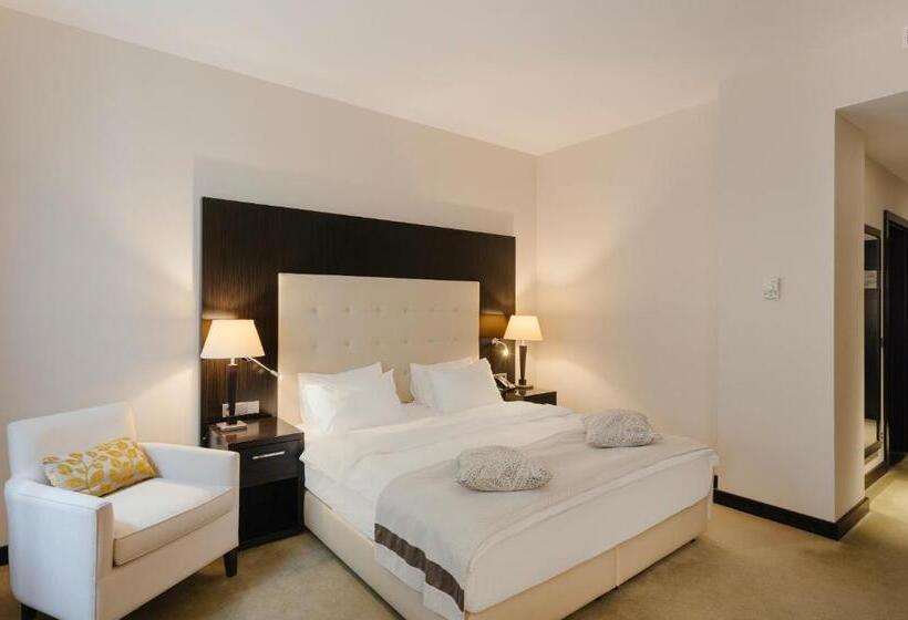 اتاق استاندارد با تخت بزرگ, Crowne Plaza   Borjomi, An Ihg