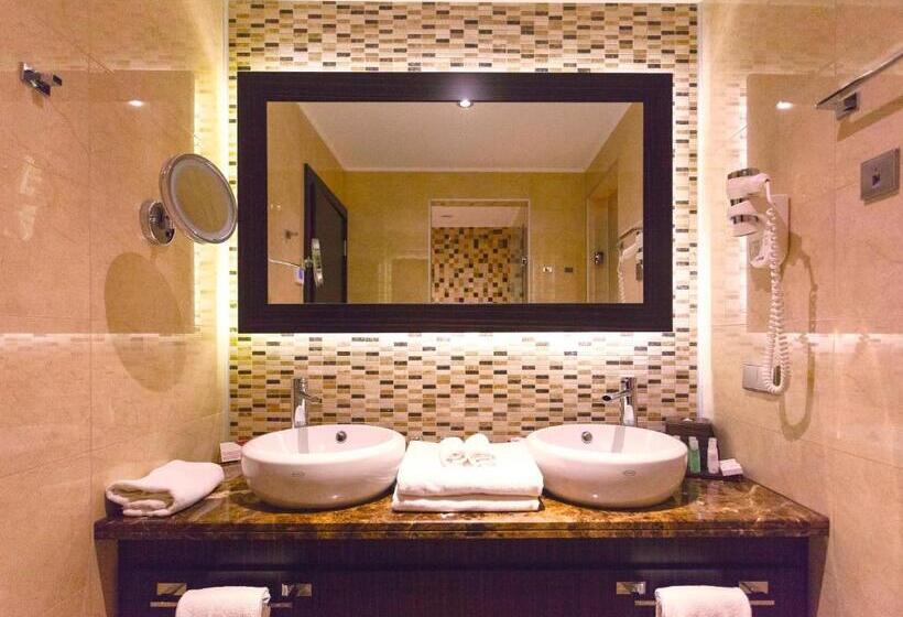 سوئیت 2 خوابه, Crowne Plaza   Borjomi, An Ihg