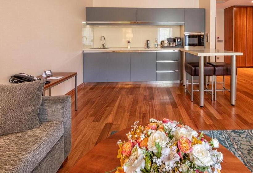 سوییت, Crowne Plaza   Borjomi, An Ihg