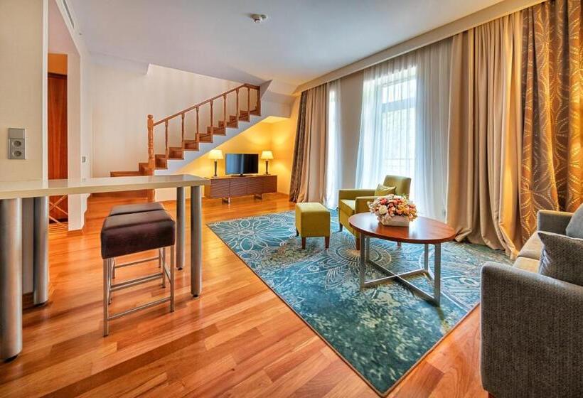 سوییت, Crowne Plaza   Borjomi, An Ihg