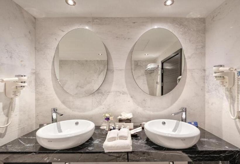 Junior suite with river view, Crowne Plaza   Borjomi, An Ihg