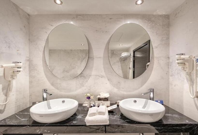 Junior suite with river view, Crowne Plaza   Borjomi, An Ihg