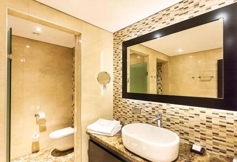اتاق پریمیوم با بالکن, Crowne Plaza   Borjomi, An Ihg