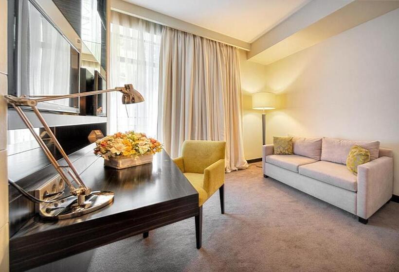 اتاق پریمیوم با بالکن, Crowne Plaza   Borjomi, An Ihg