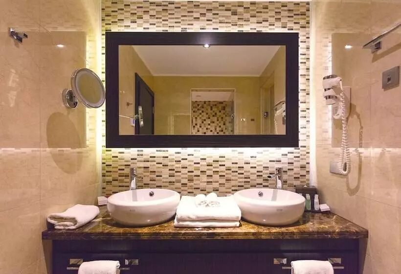 سوئیت 2 خوابه, Crowne Plaza   Borjomi, An Ihg