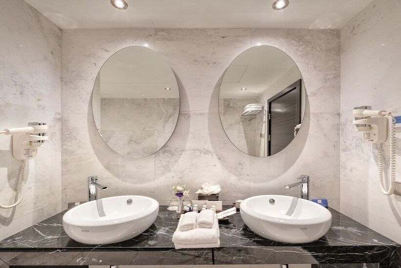 Junior suite with river view, Crowne Plaza   Borjomi, An Ihg