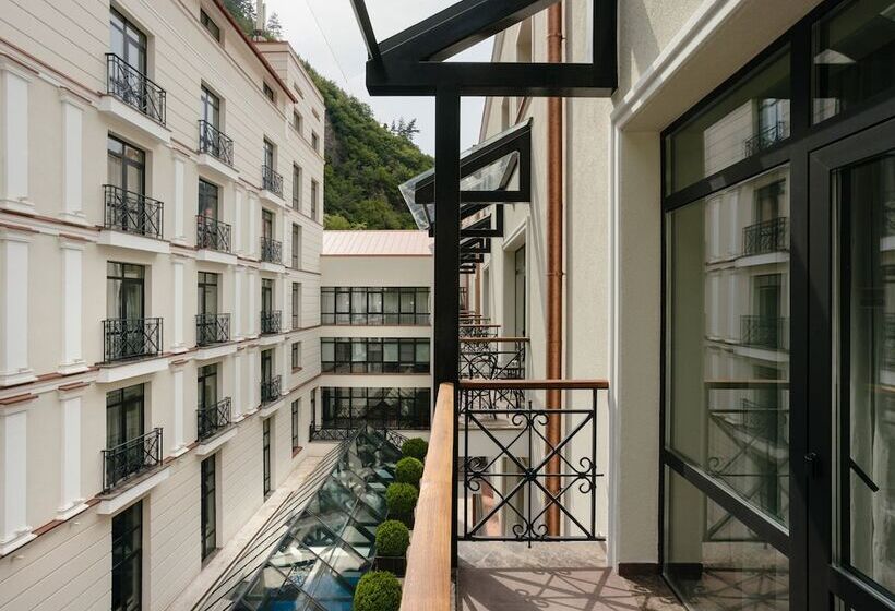 اتاق پریمیوم با بالکن, Crowne Plaza   Borjomi, An Ihg