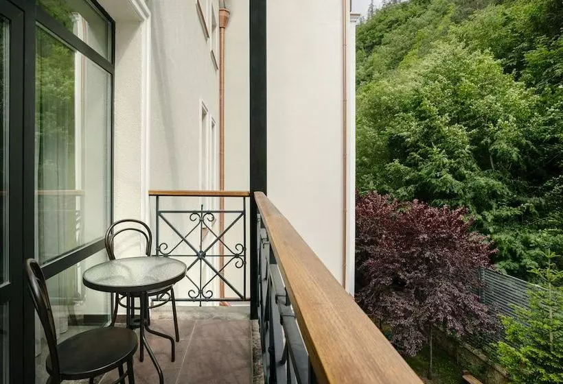 اتاق پریمیوم با بالکن, Crowne Plaza   Borjomi, An Ihg