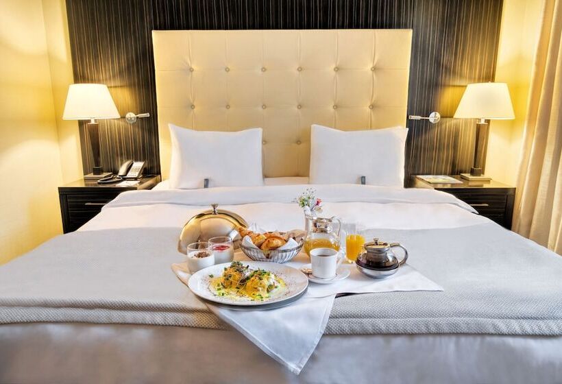 اتاق پریمیوم با بالکن, Crowne Plaza   Borjomi, An Ihg