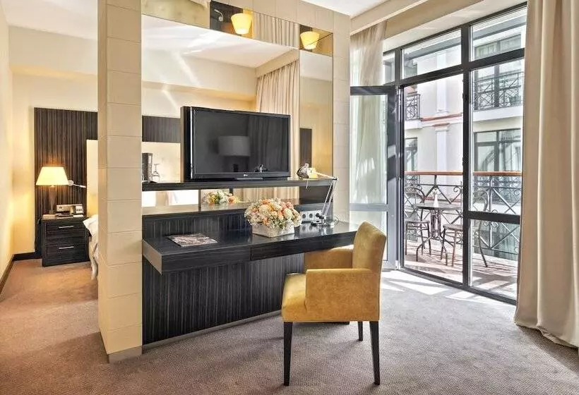 اتاق پریمیوم با بالکن, Crowne Plaza   Borjomi, An Ihg